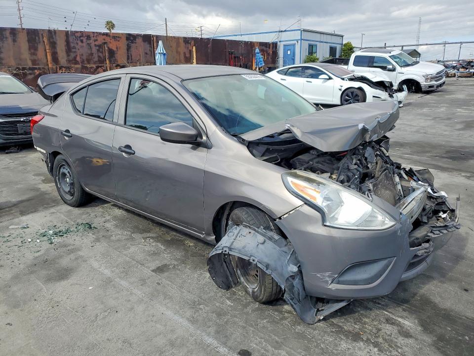 2016 Nissan Versa 1.6 s Plus