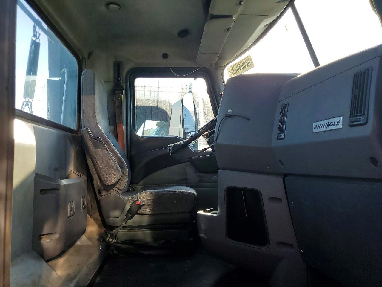 2016 Mack CXU612 Semi Truck