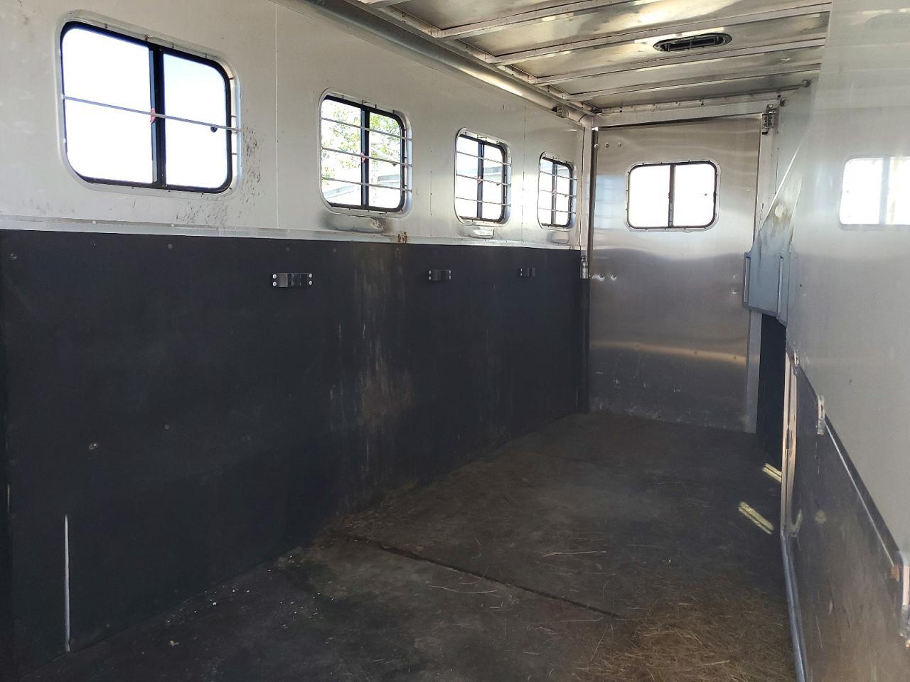 2002 Kiefer Built Inc. 2002 Kiefer Built Horse Trailer