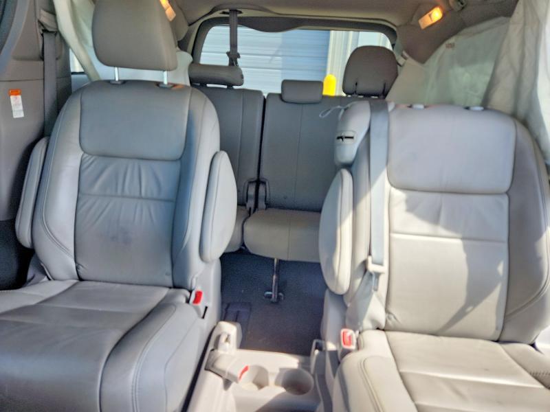 2016 Toyota Sienna xle 8-passenger