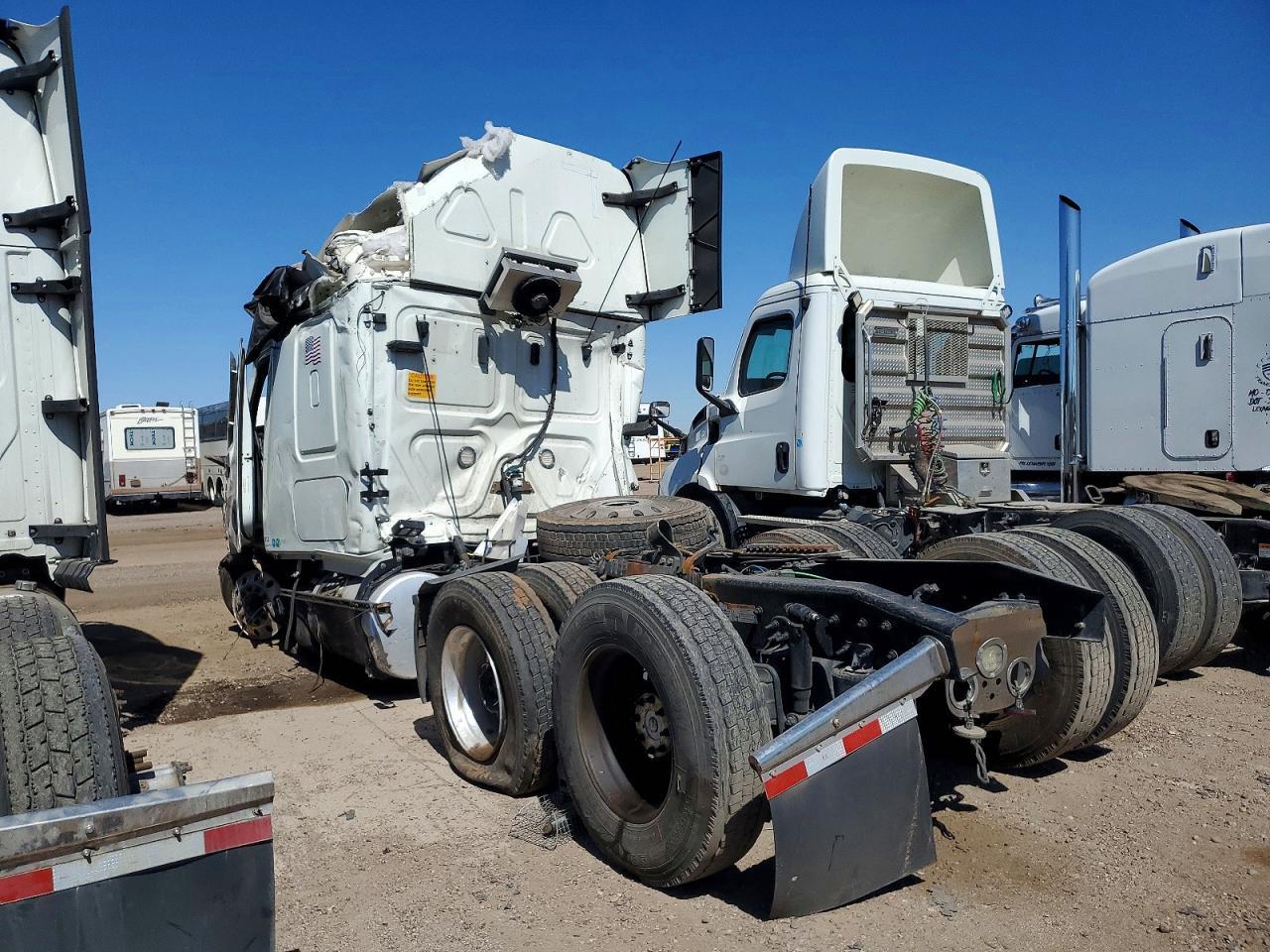 2020 Freigliner 2020 Freightliner Cascadia 126 Semi Truck