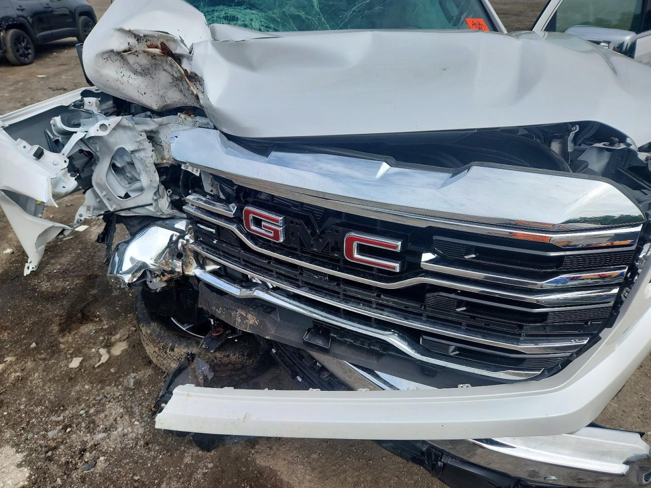 2025 GMC Sierra K1500 SLT