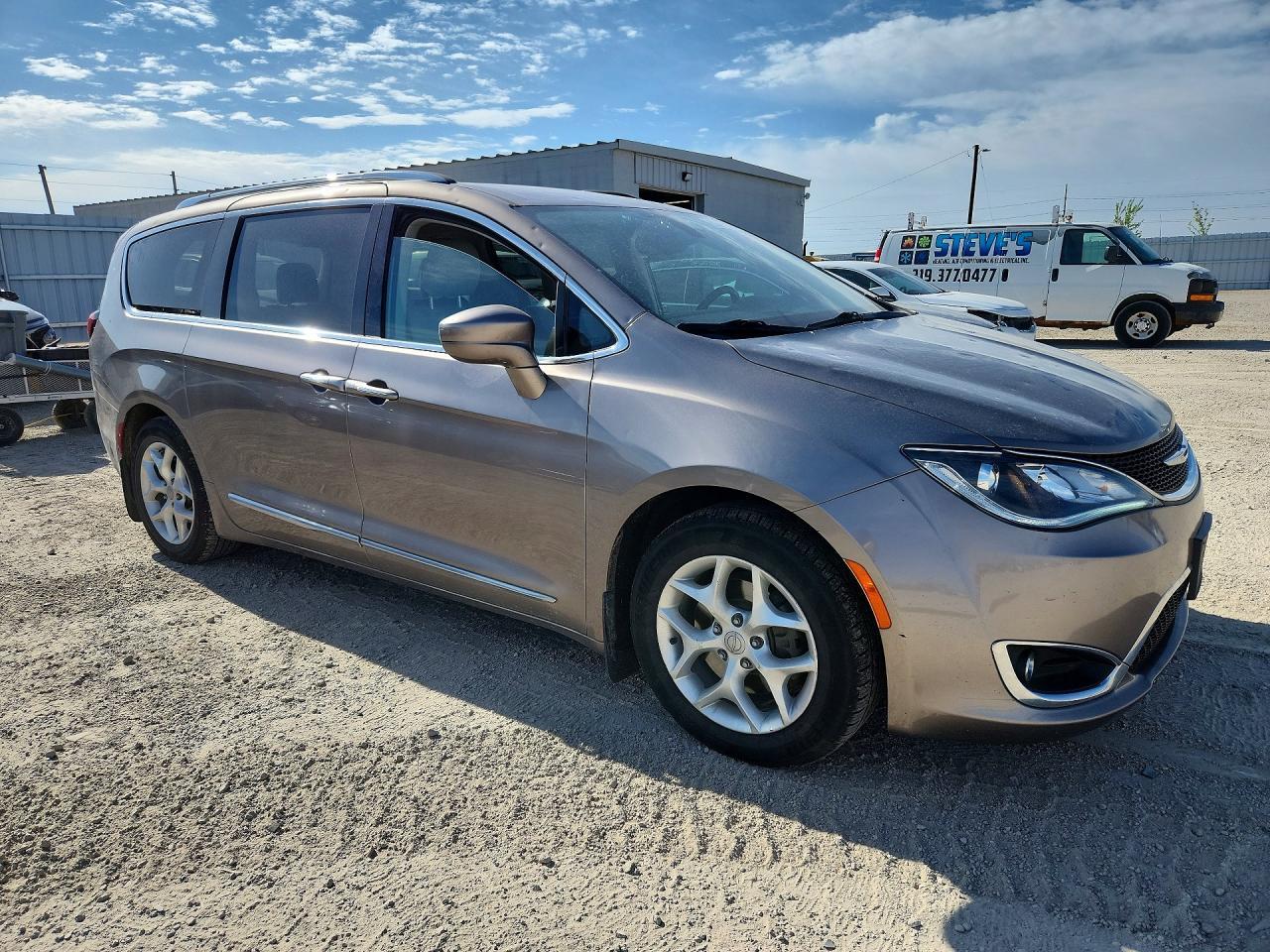 2018 Chrysler Pacifica Touring l