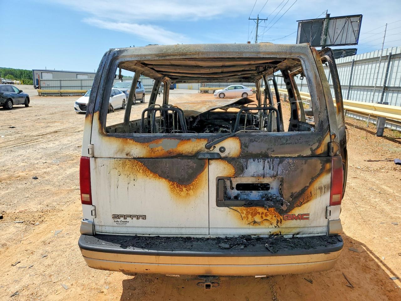 2003 GMC Safari XT