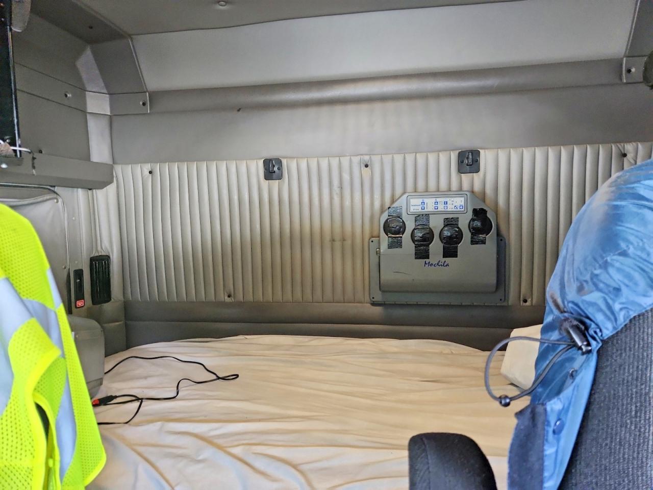 2010 Kenworth T800 Semi Truck