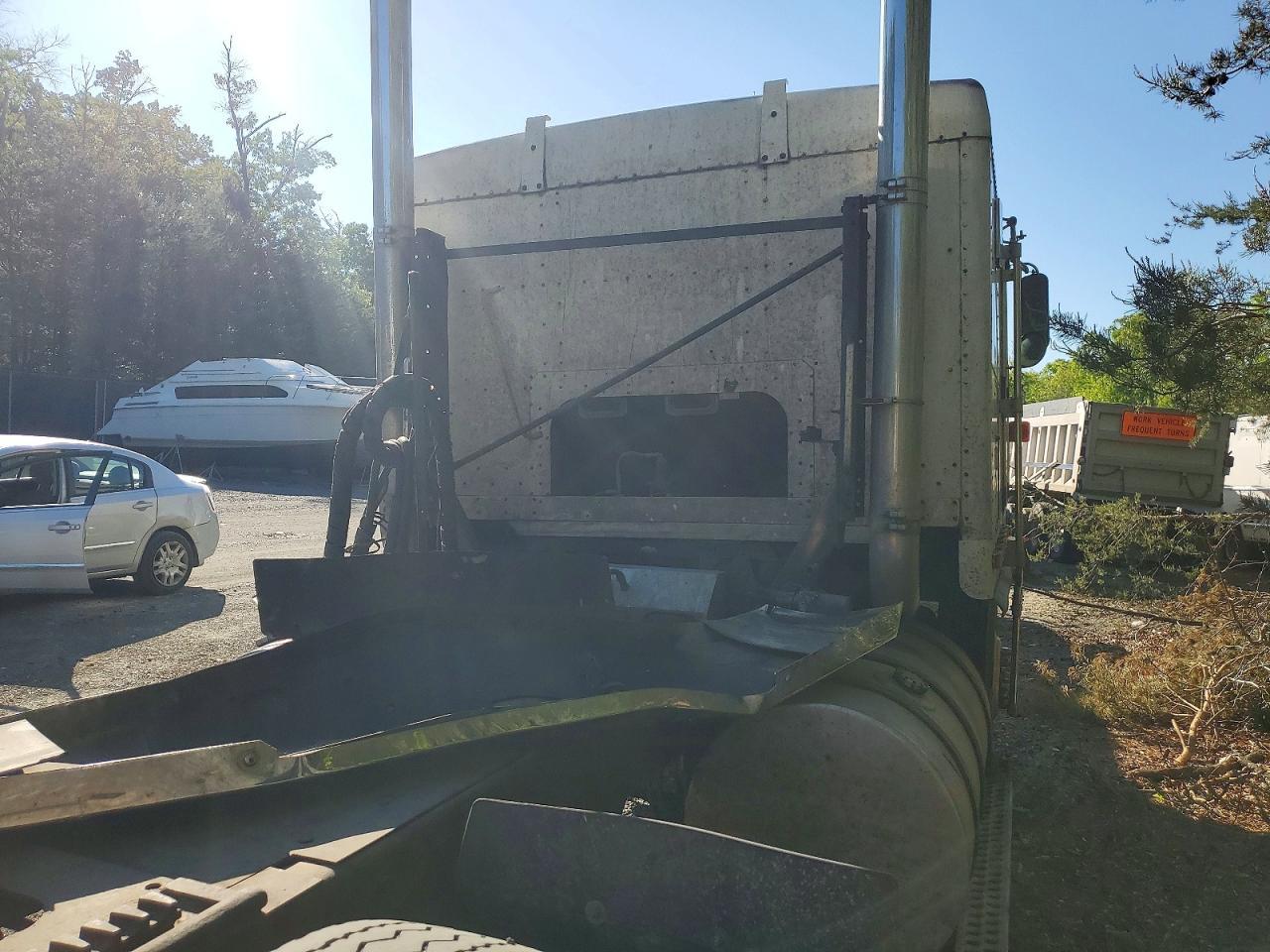 1985 Kenworth COE K100E-Semi Truck