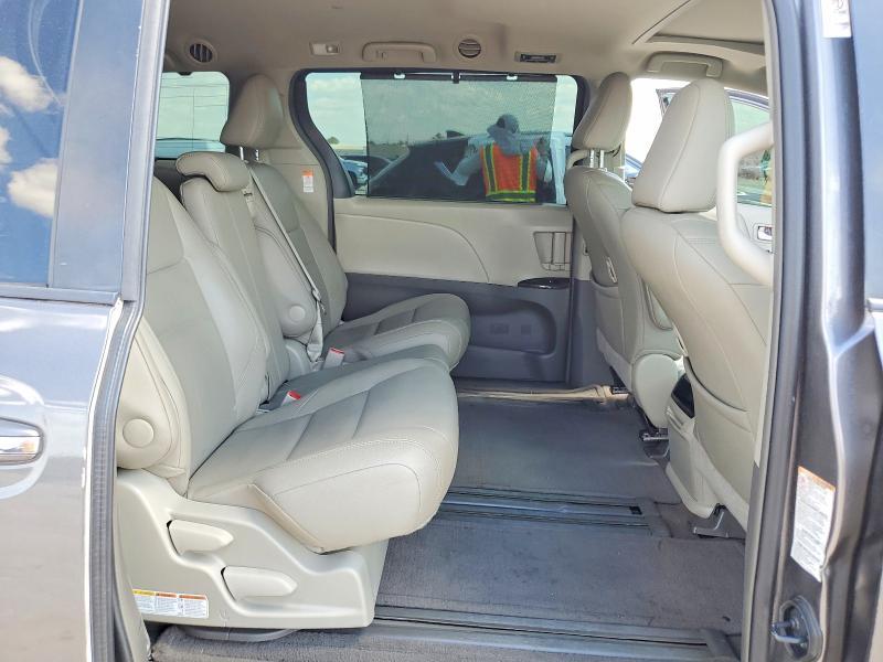 2017 Toyota Sienna xle 8-passenger