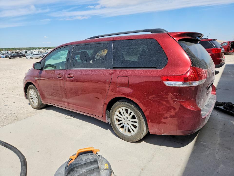 2012 Toyota Sienna xle 8-passenger