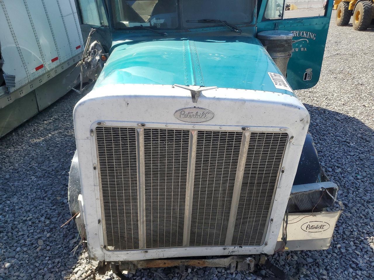 2004 Peterbilt 379 Semi Truck