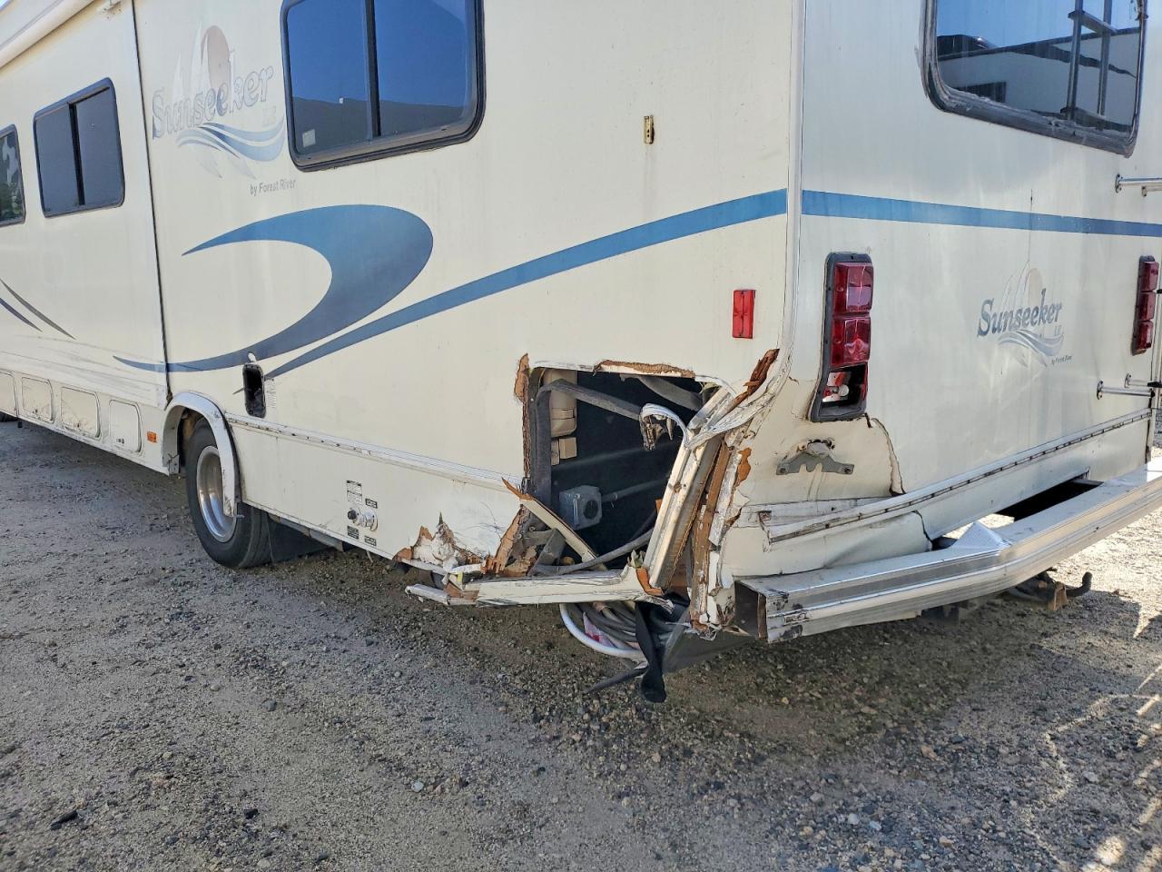 2003 Ford Econoline E450 Super Duty Cutaway Van
