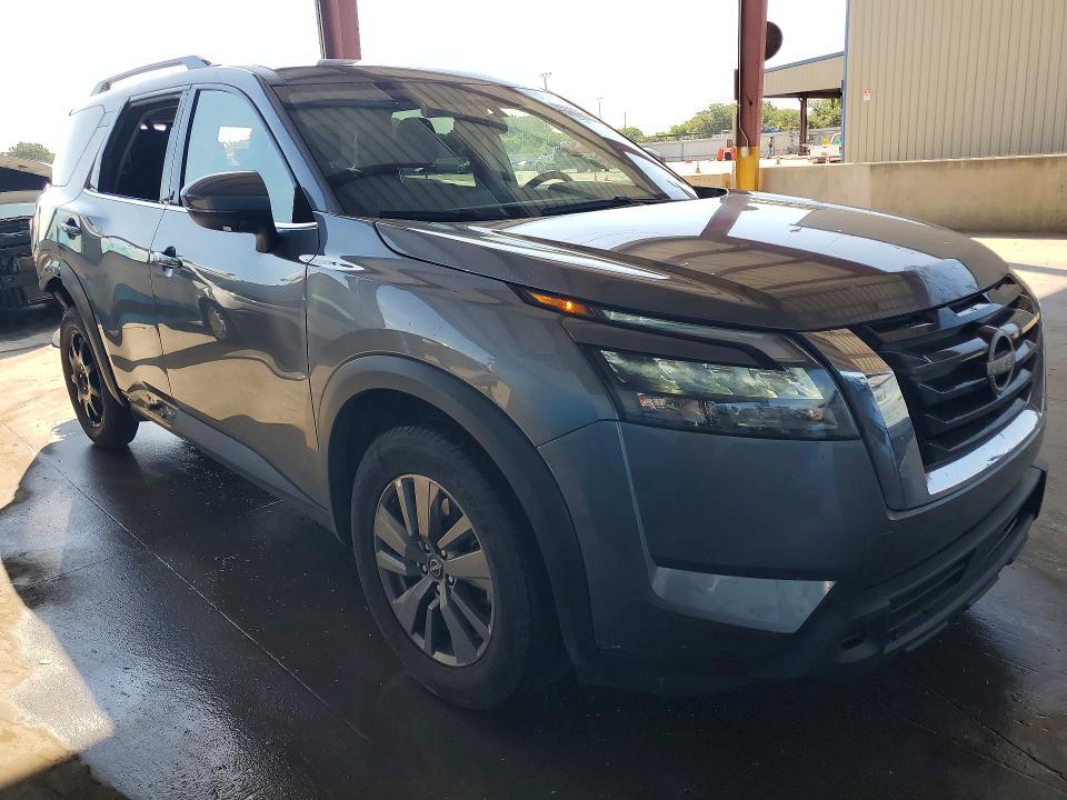 2024 Nissan Pathfinder sv