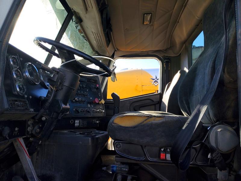 2002 International 9100i Semi Truck