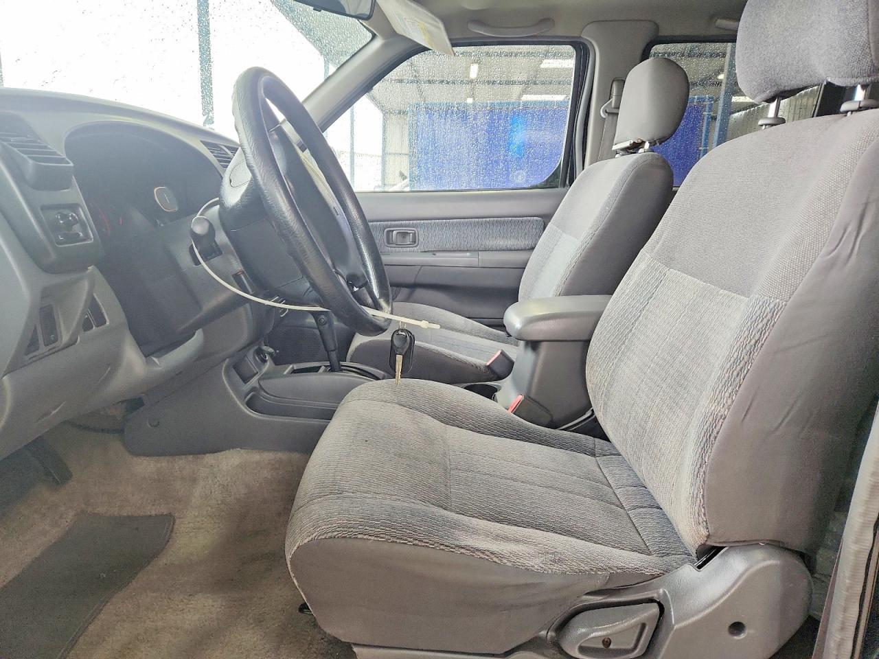 2000 Nissan Frontier XE