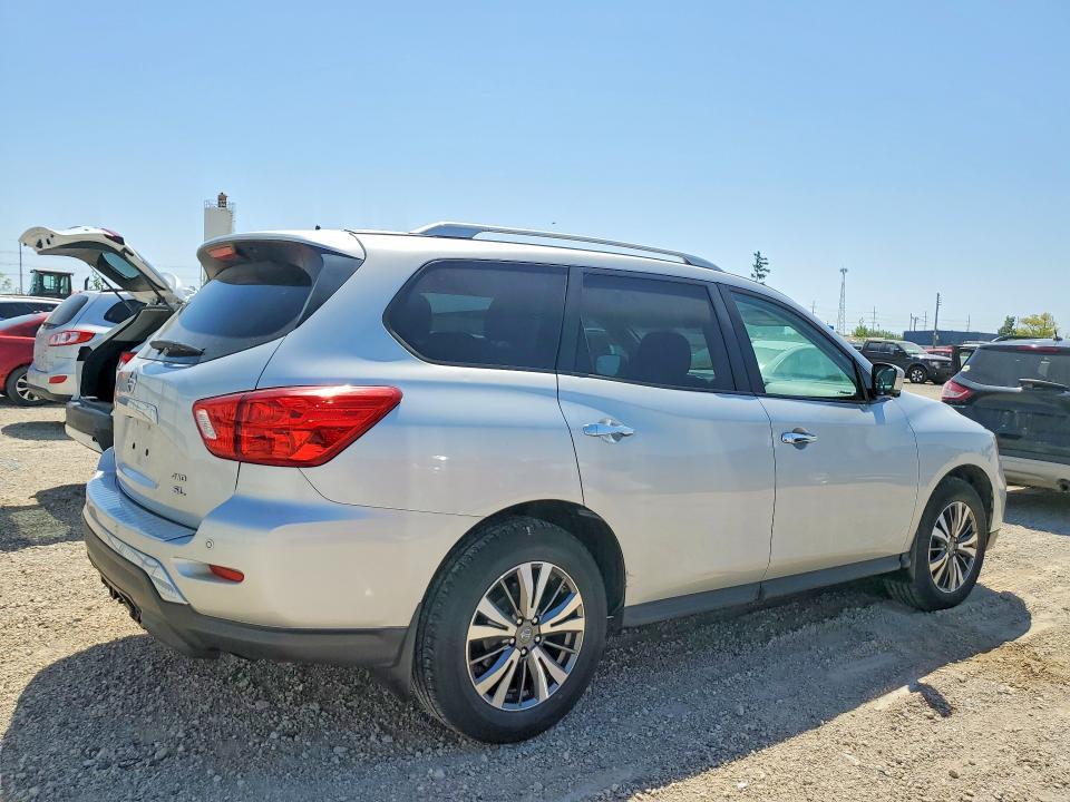 2017 Nissan Pathfinder sl