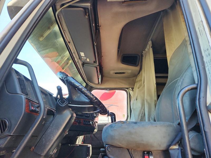 1999 Volvo VN Semi Truck