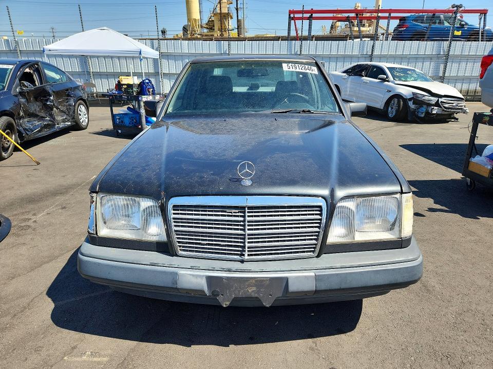 1995 Mercedes-Benz E 320 Base