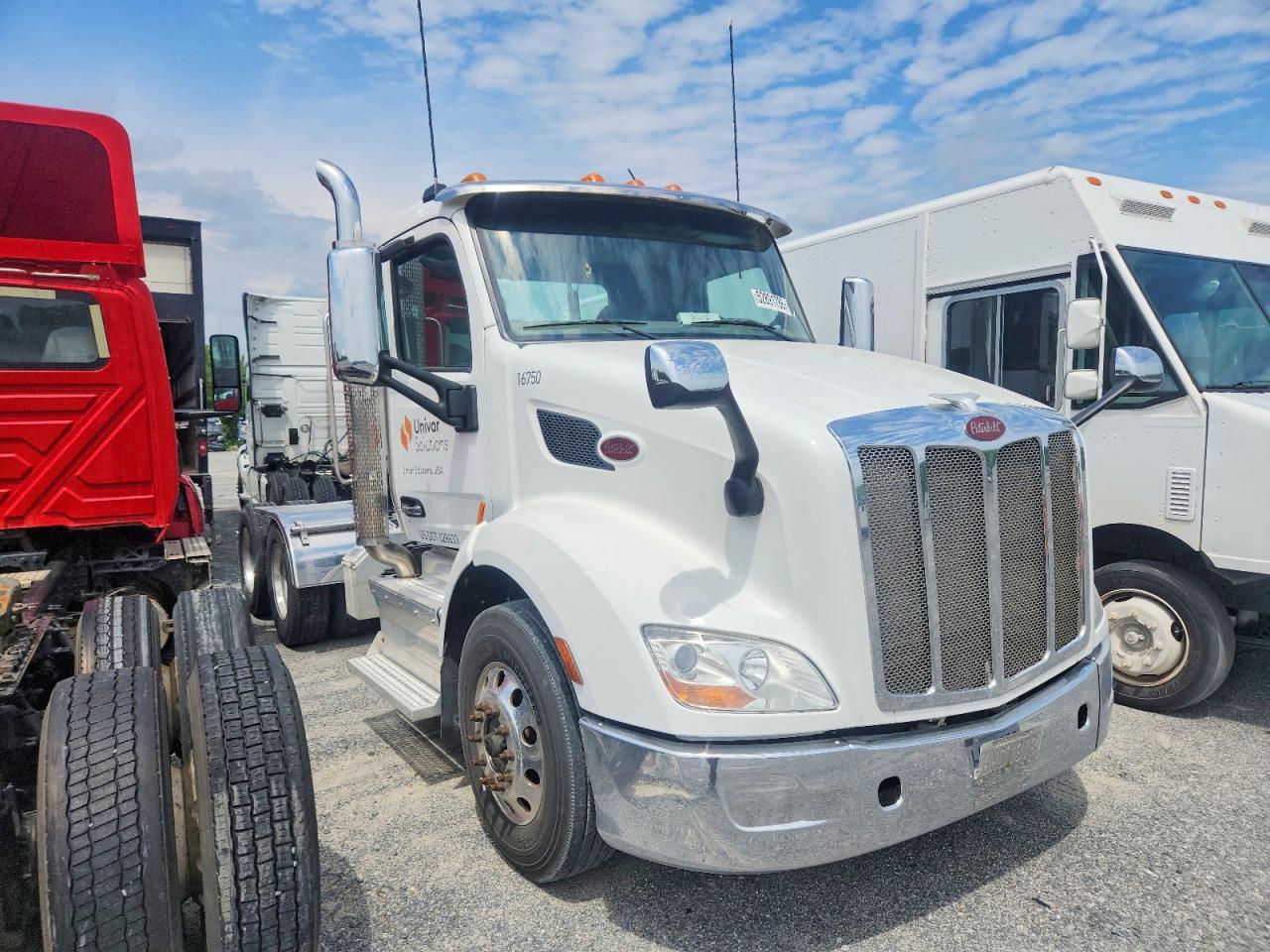2016 Peterbilt 579 Semi Truck