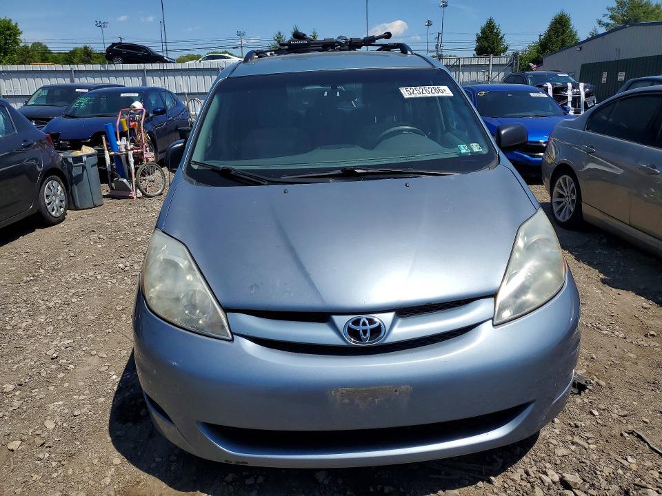 2009 Toyota Sienna le 8-passenger