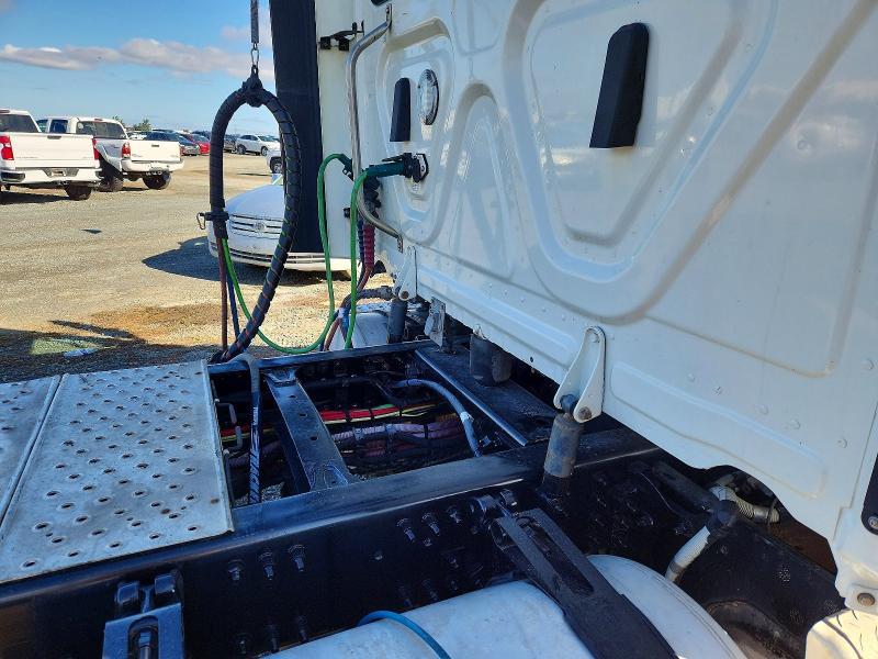 2018 Freigliner 2018 Freightliner Cascadia 125 Semi Truck