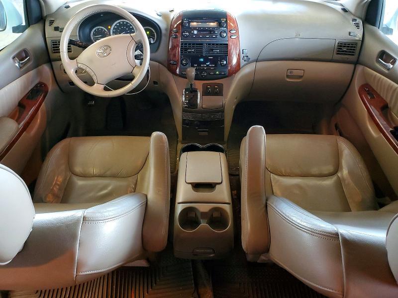 2005 Toyota Sienna xle 7 Passenger