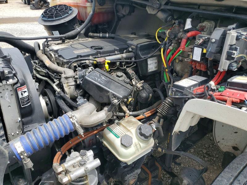 2020 Freigliner 2020 Freightliner Business Class M2 Refrigerated b