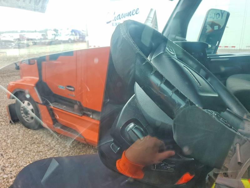 2023 Freightliner Cascadia 126 Semi Truck