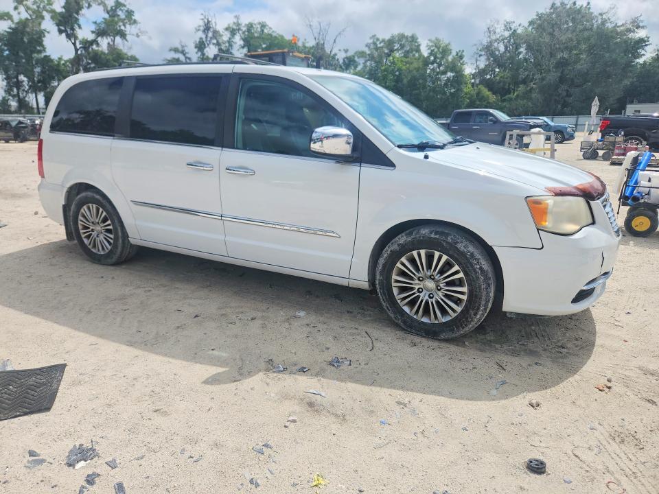 2013 Chrysler Town & Country Touring l