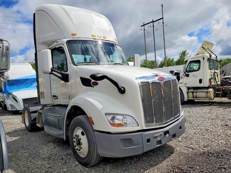2018 Peterbilt 579 Semi Truck