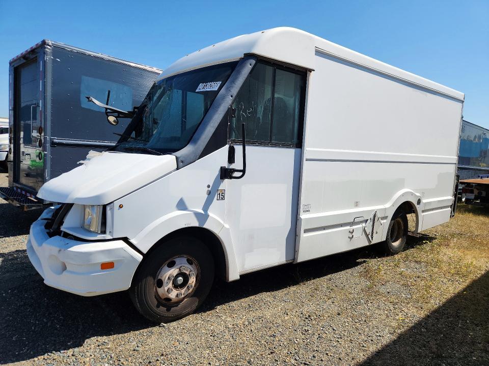 2018 Isuzu Reach Delivery Truck