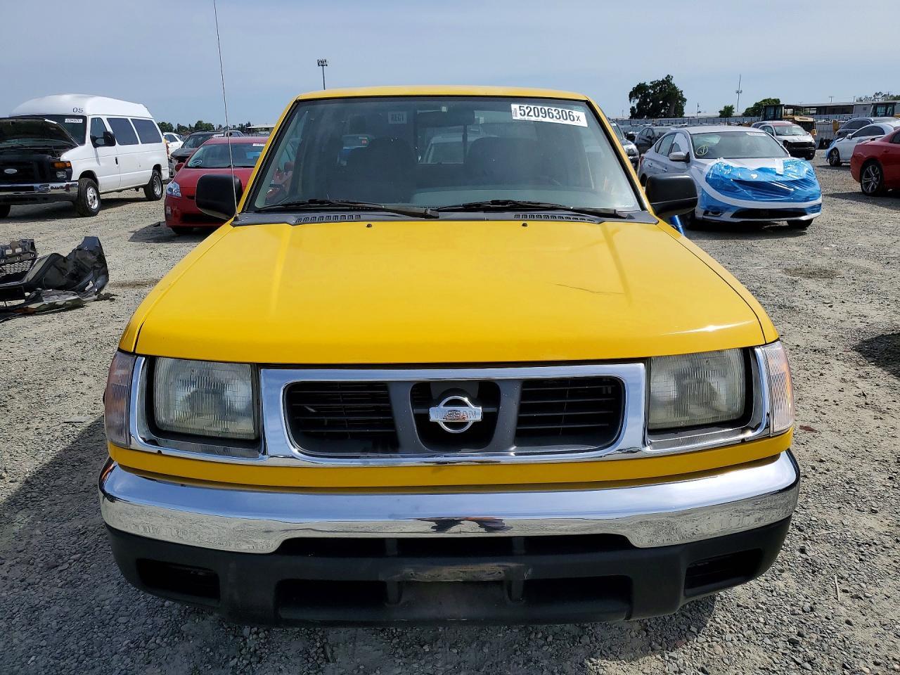 2000 Nissan Frontier XE