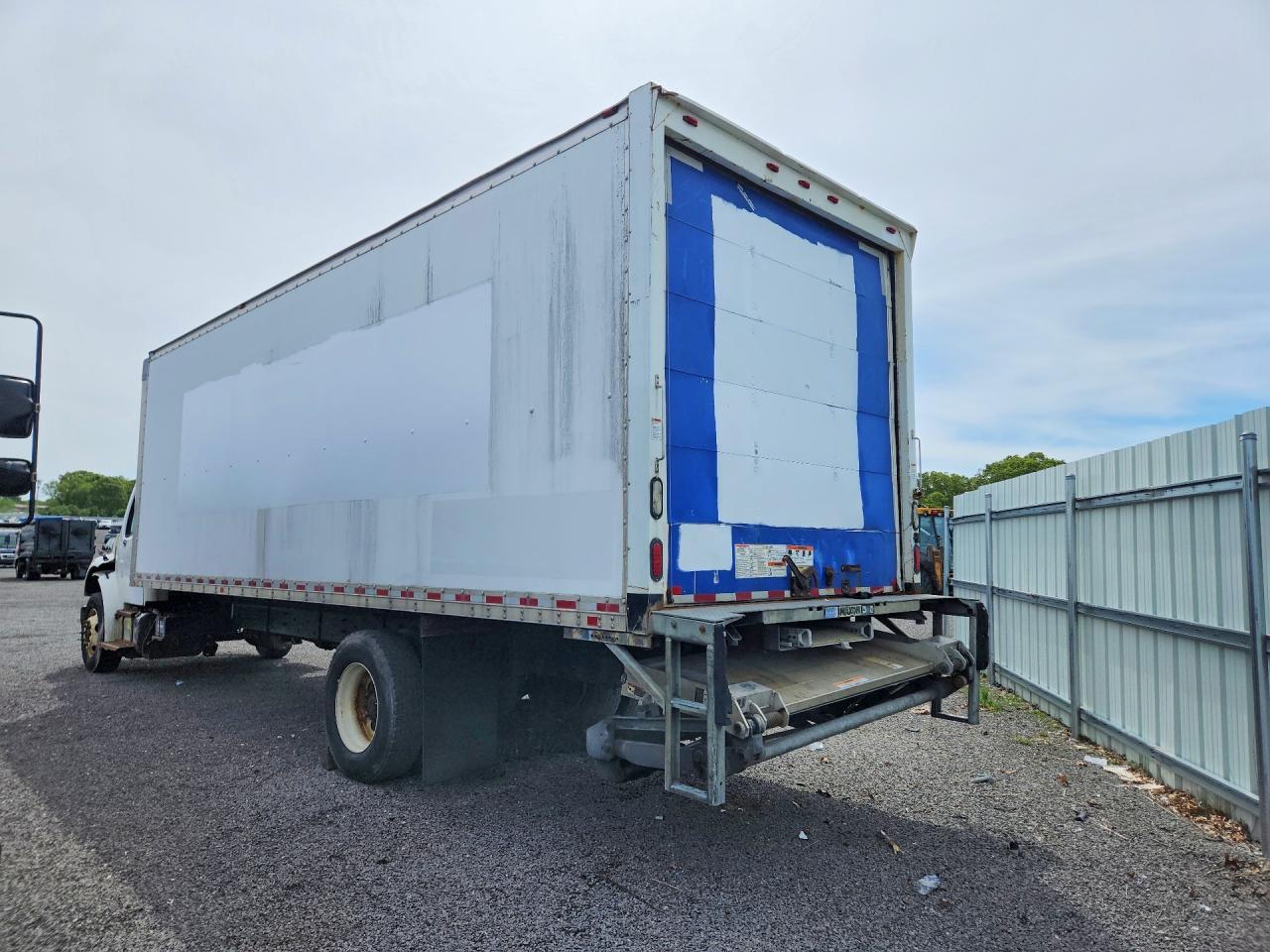 2018 Freightliner Business Class M2 BOX Truck