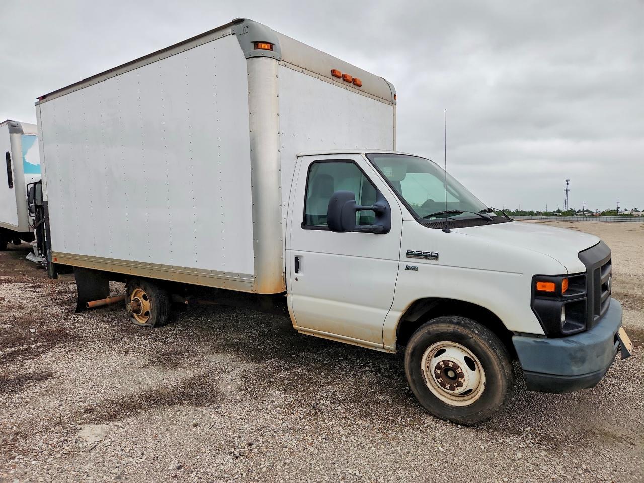 2012 Ford E350 BOX Truck