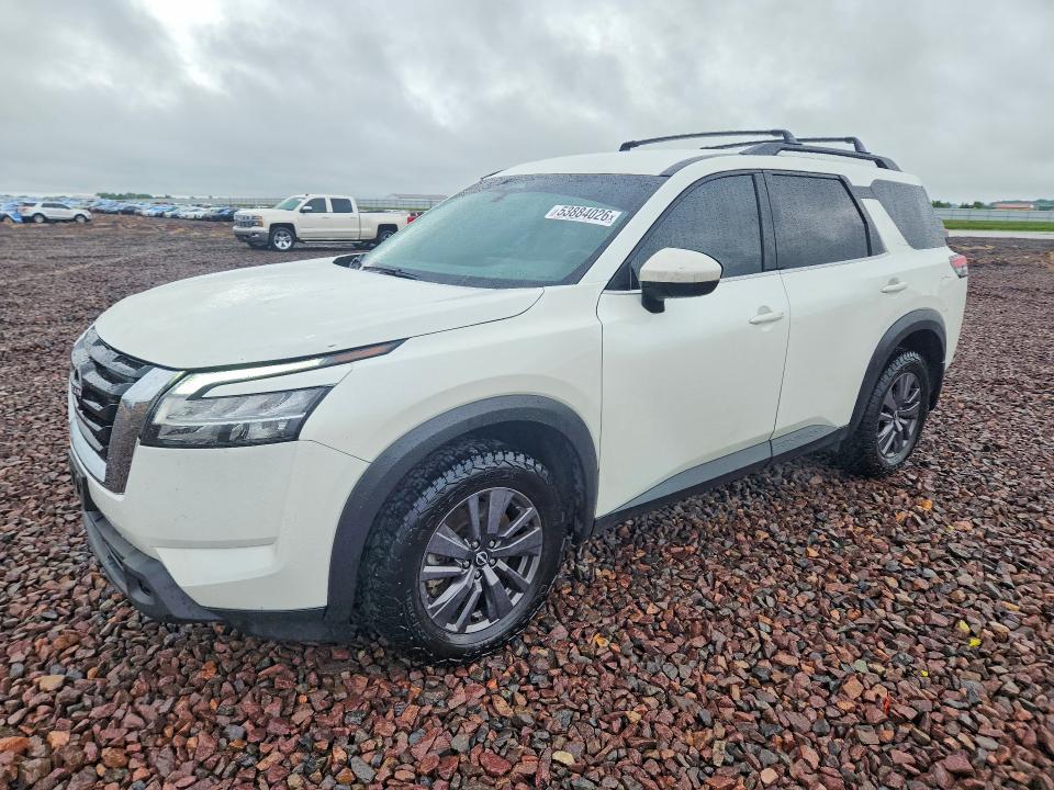 2022 Nissan Pathfinder sv