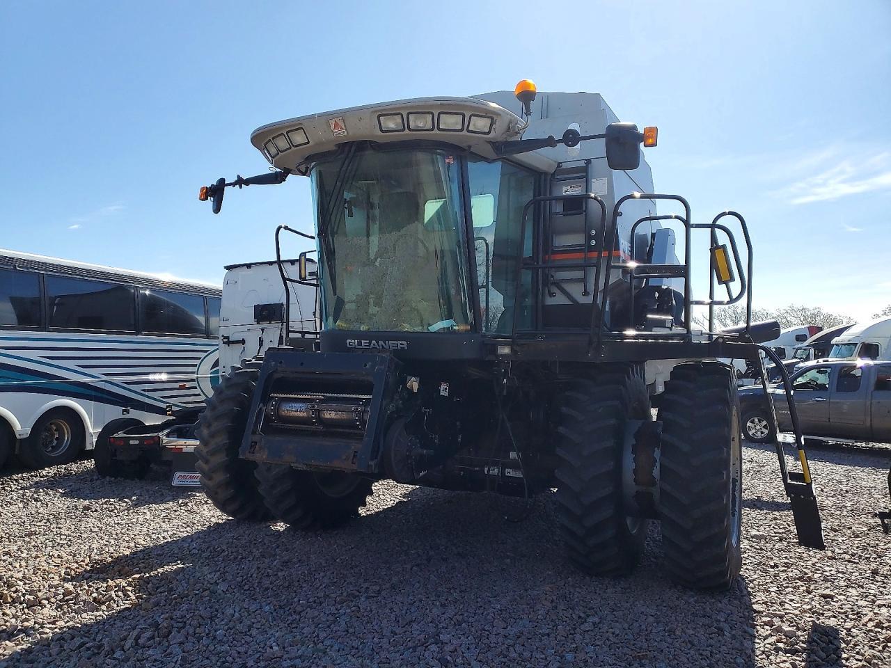 2003 Gleaner Combine