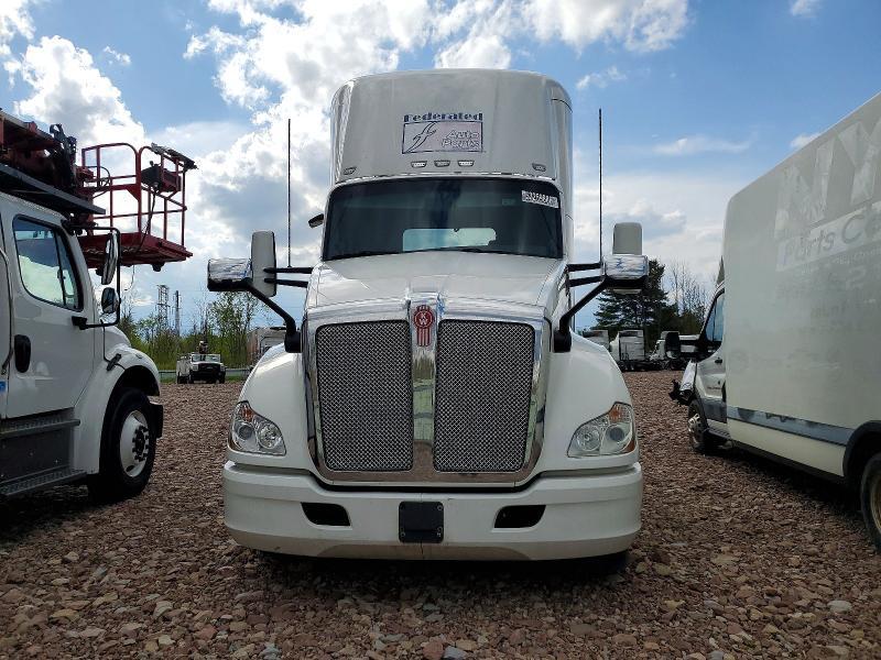 2018 Kenworth T680 Semi Truck