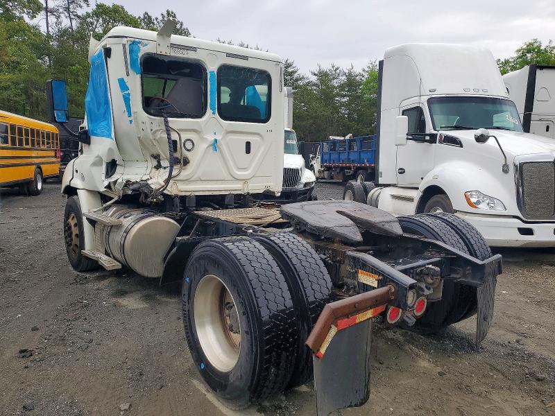 2018 Freigliner 2018 Freightliner Cascadia 113 Semi Truck