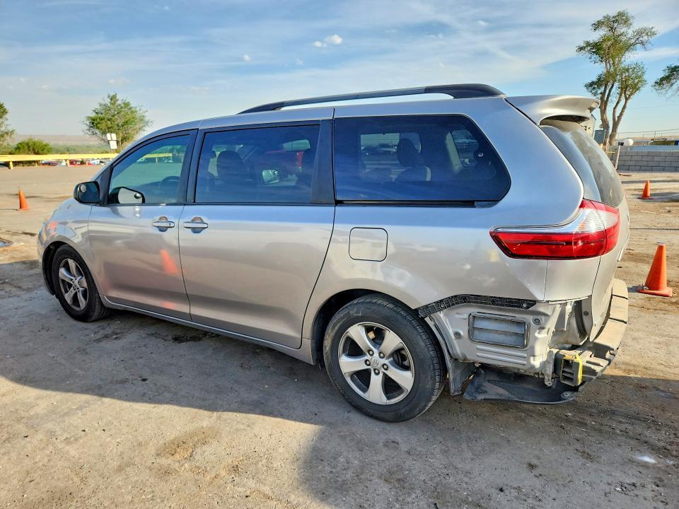 2015 Toyota Sienna le 8-passenger