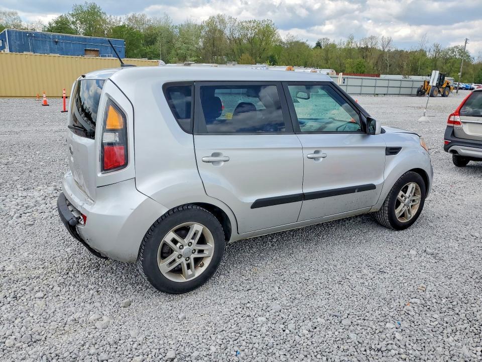 2011 KIA Soul +
