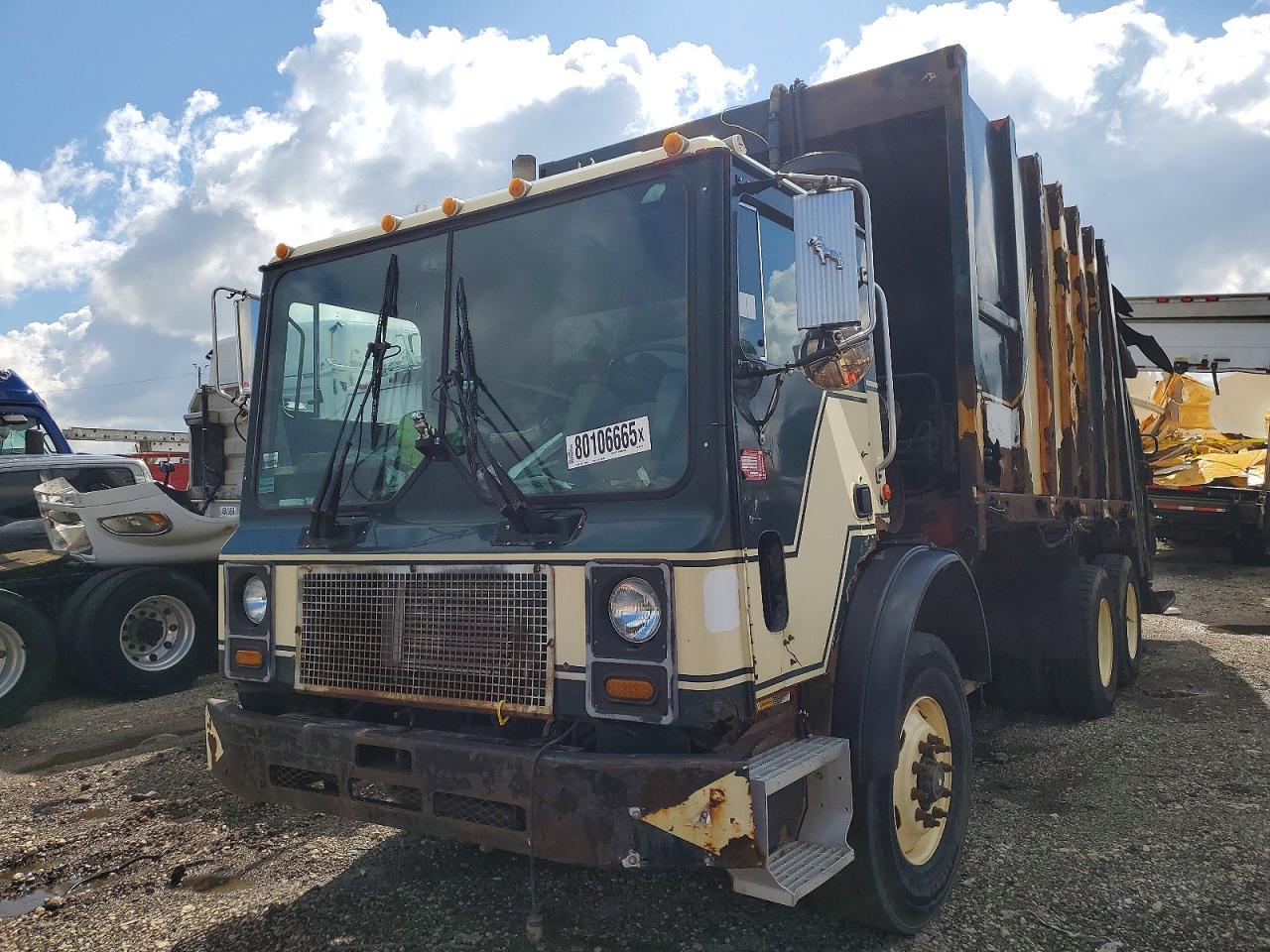 2004 Mack 1991 Mack MR600 Refuse Truck