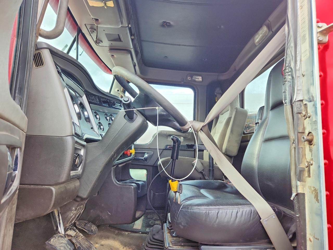2013 Kenworth T880 Semi Truck