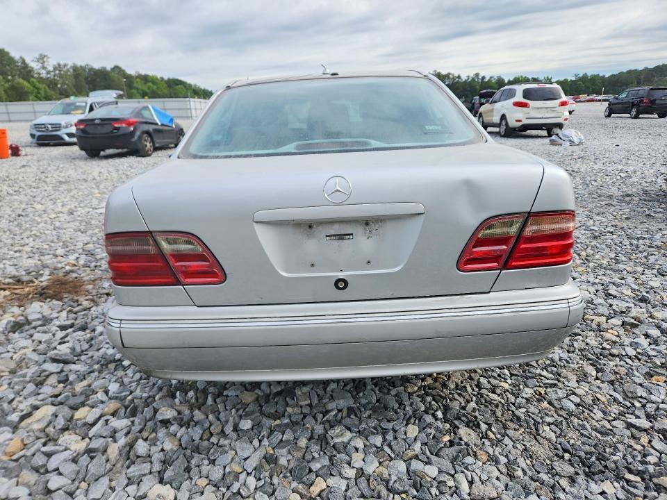 2001 Mercedes-Benz E 320
