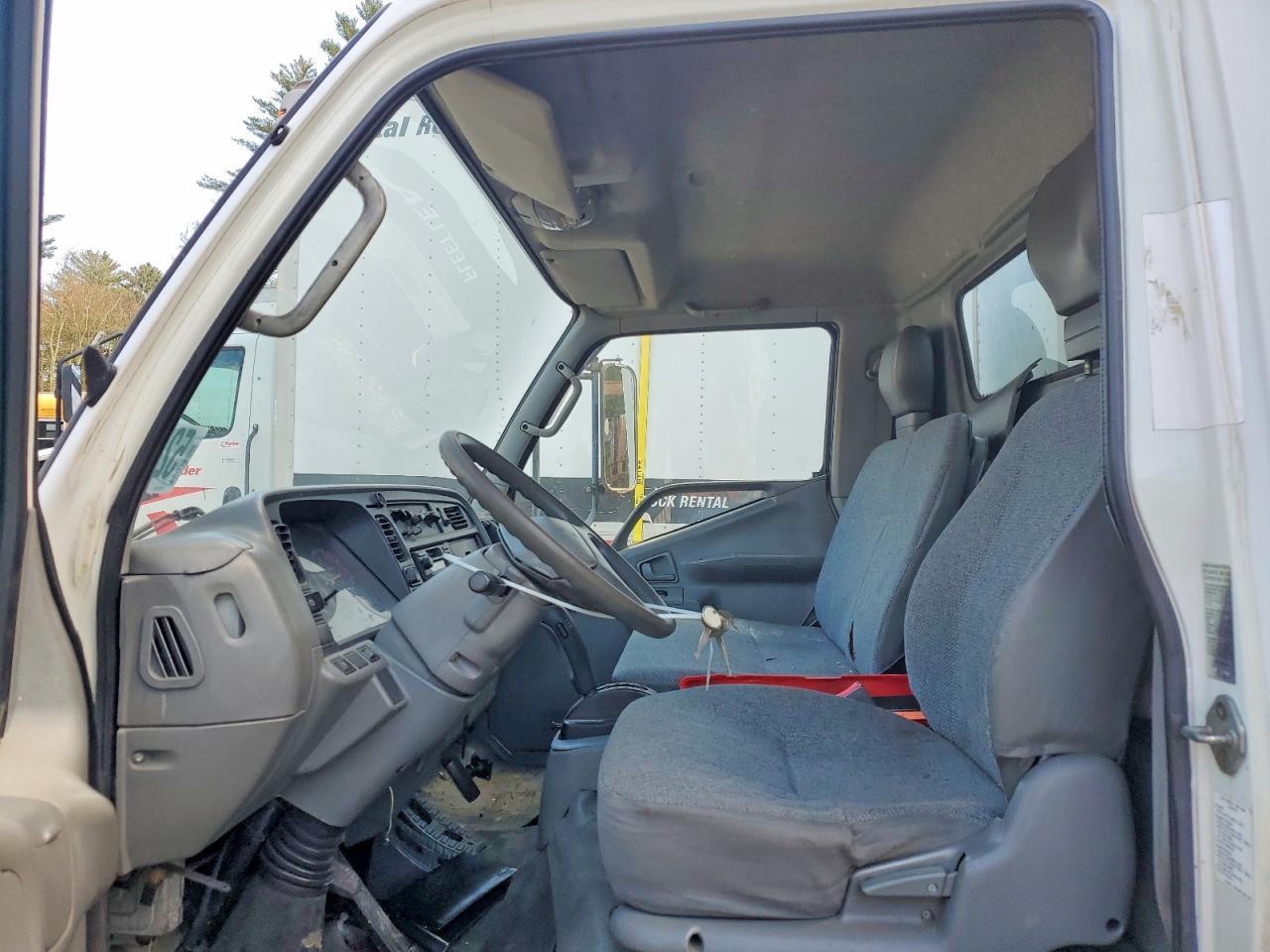 2001 Mitsubishi FE140