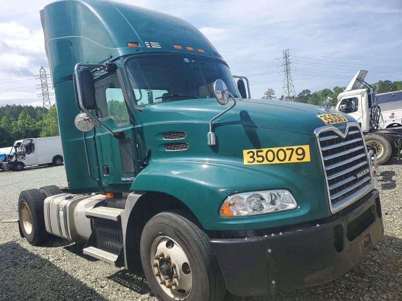 2016 Mack CXU612 Semi Truck