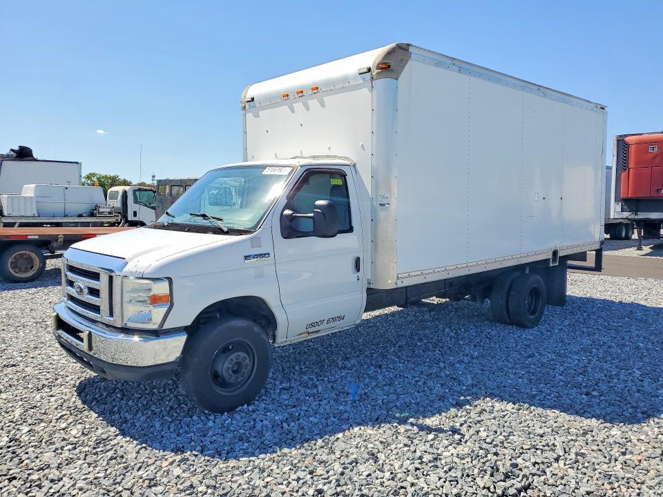 2014 Ford Econoline E450 Super Duty Cutaway Van