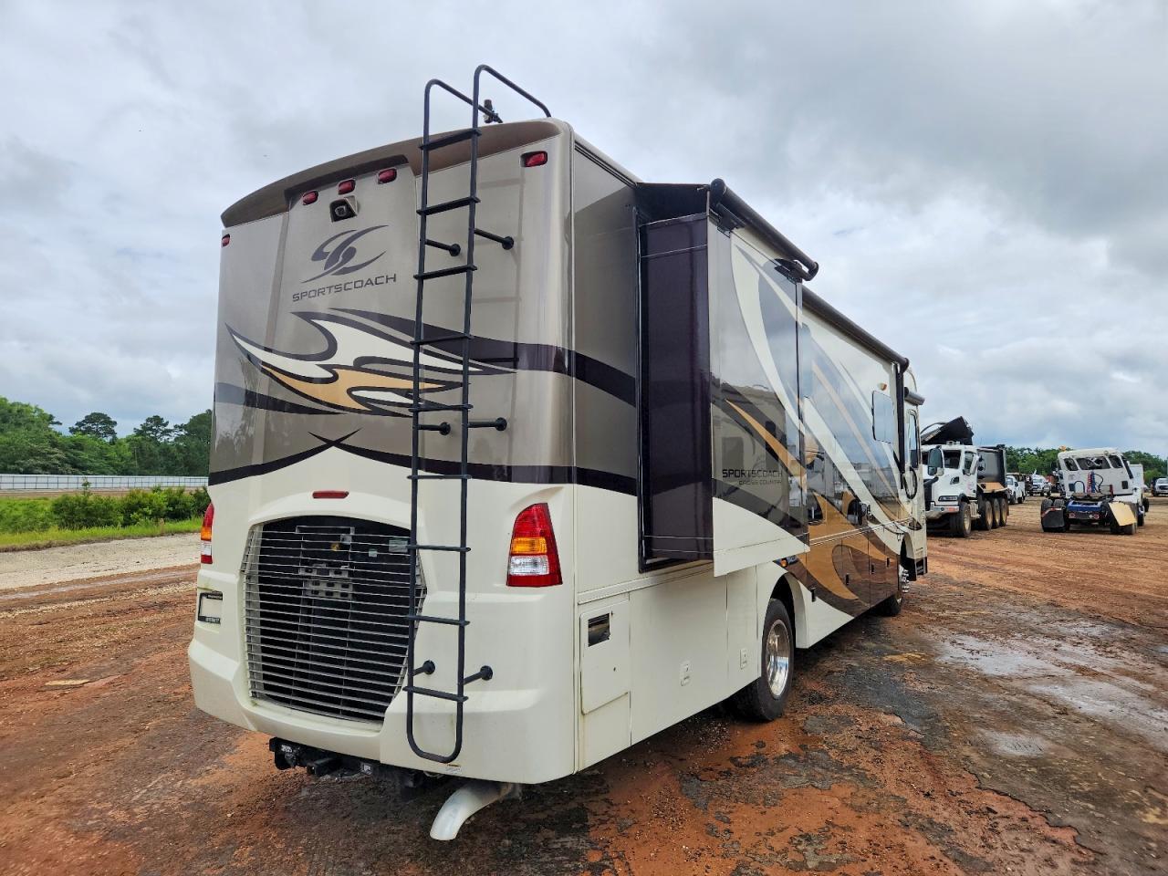 2015 Freightliner Sportscoach RV
