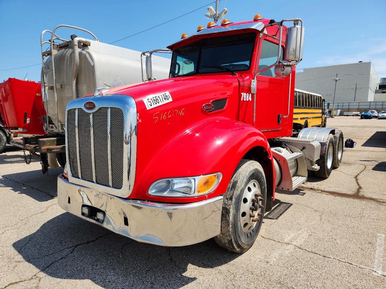 2015 Peterbilt 386 Semi Truck