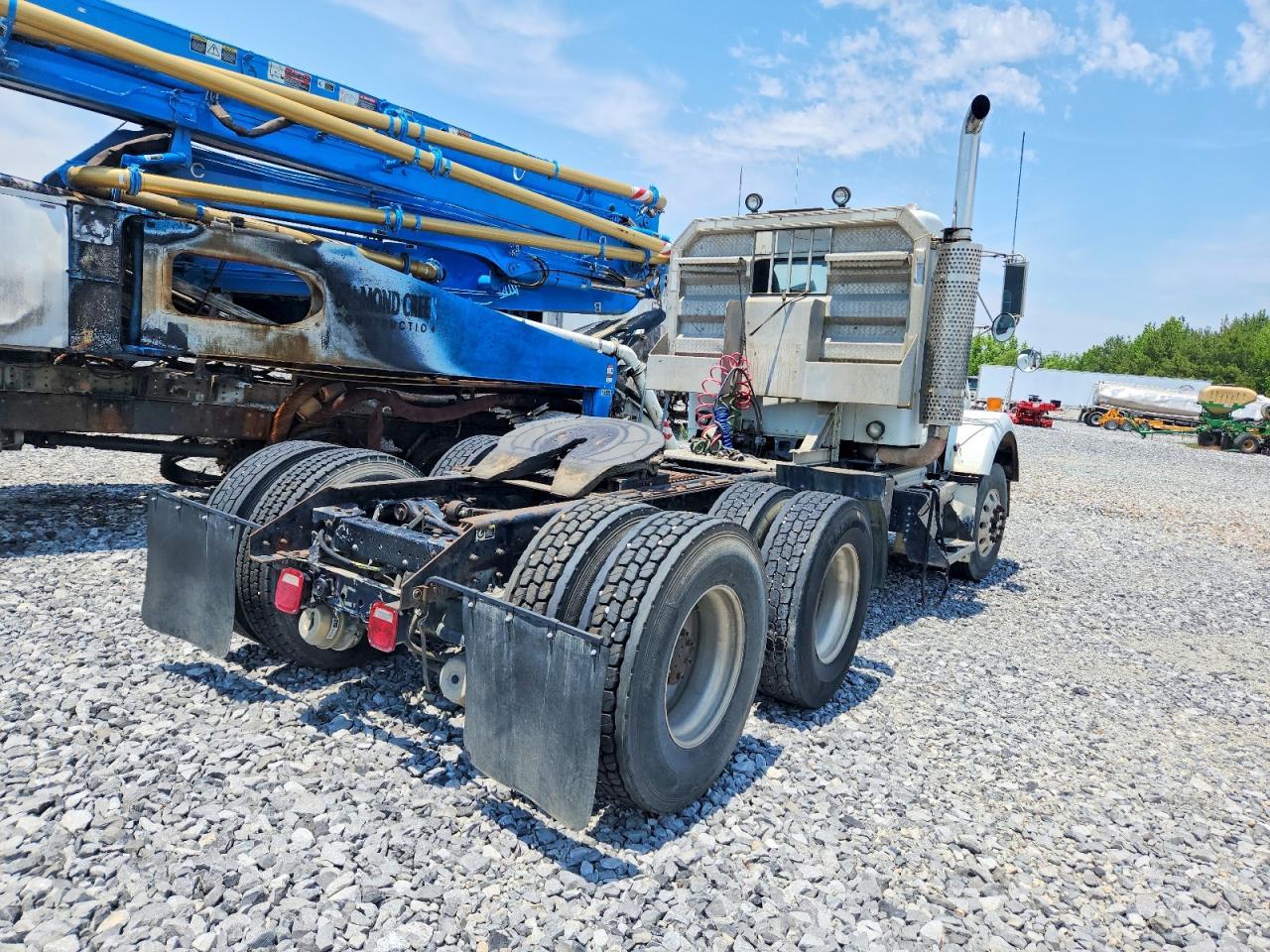 2003 Kenworth T800 Semi Truck