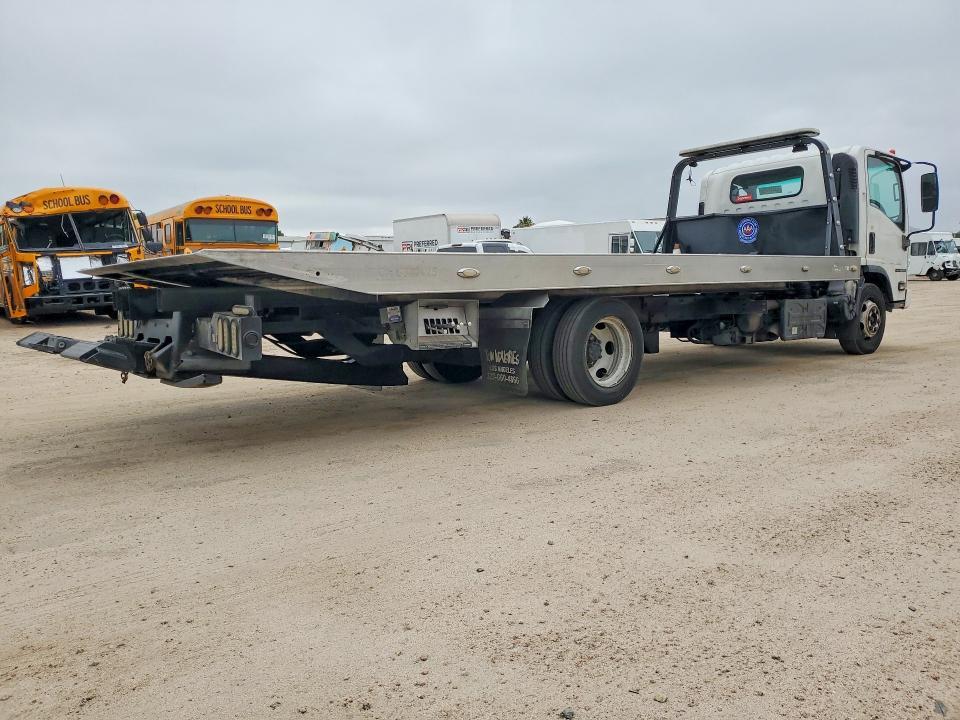 2017 Isuzu NRR