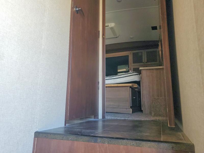 2015 Shashta Recreational Vehicle (RV)