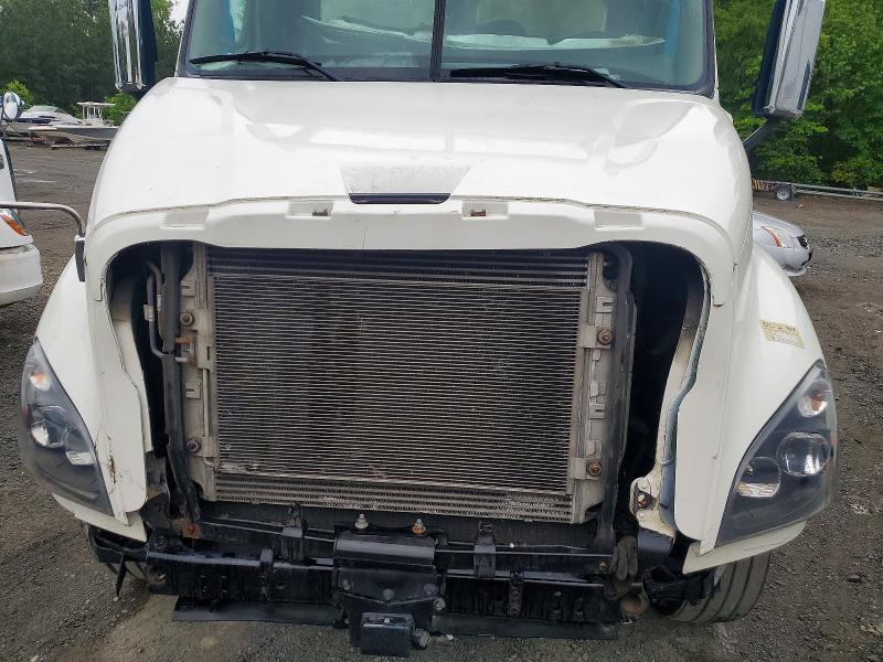 2018 Freigliner 2018 Freightliner Cascadia 113 Semi Truck